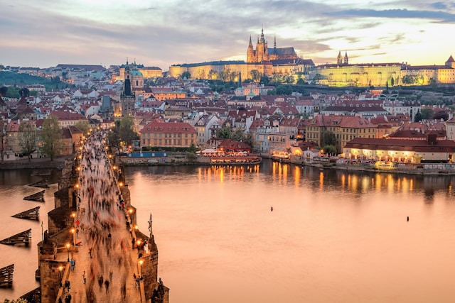 What kind of entertainment to enjoy in Prague?